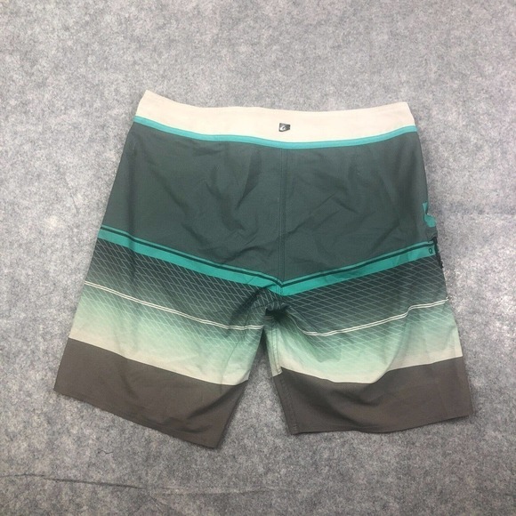 Quiksilver Boardshorts Swimshorts Mens Size 34 Casual Skater Beach Surf - Picture 9 of 10